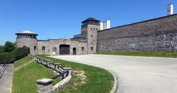 2025-05-15b Einfahrtsgebäude_zum_KZ_Mauthausen_2014_2 2025-05-15b Einfahrtsgebäude_zum_KZ_Mauthausen_2014_2