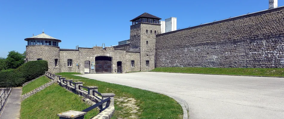 2025-05-15b Einfahrtsgebäude_zum_KZ_Mauthausen_2014_2 2025-05-15b Einfahrtsgebäude_zum_KZ_Mauthausen_2014_2