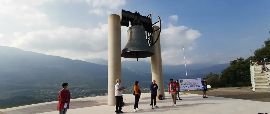 Campana della pace 1-min Campana della pace 1-min