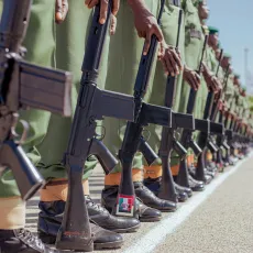 2025-07-29 SOLDATI SCHIERATI_2_pexels-ahmed-abubakar-bature-463655216-20289796 2025-07-29 SOLDATI SCHIERATI_2_pexels-ahmed-abubakar-bature-463655216-20289796