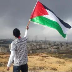 2025-08-13 Bambini Gaza bandiera_Google Commons Foto 2025-08-13 Bambini Gaza bandiera_Google Commons Foto