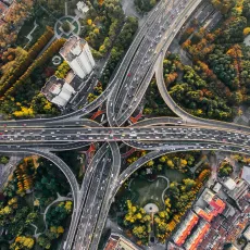 2025-10-08 INTERSEZIONALITA_denys-nevozhai-7nrsVjvALnA-unsplash-min