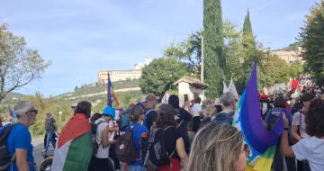 Persone in marcia x la pace-min