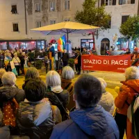 2025-11-08 Flashmob piazza Pasi_1