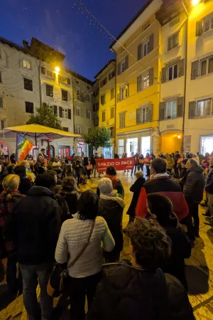 2025-11-08 Flashmob piazza Pasi_3 2025-11-08 Flashmob piazza Pasi_3