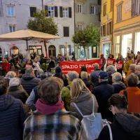 2025-11-08 Flashmob piazza Pasi_5 2025-11-08 Flashmob piazza Pasi_5