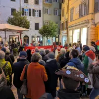 2025-11-08 Flashmob piazza Pasi_8 2025-11-08 Flashmob piazza Pasi_8