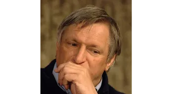 Luigi_Ciotti_hand_Wiki Commons