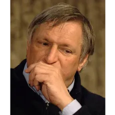 Luigi_Ciotti_hand_Wiki Commons