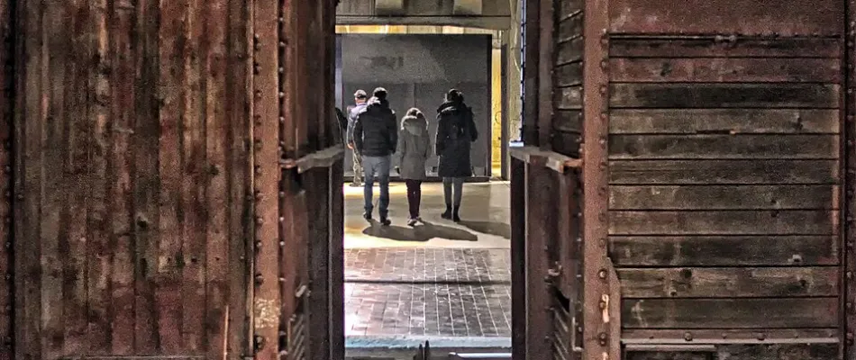 Vagoni_-_Binario_21_-_Memoriale_della_Shoah_2_Wiki Commons Vagoni_-_Binario_21_-_Memoriale_della_Shoah_2_Wiki Commons