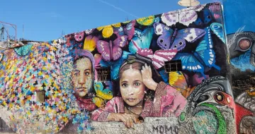 2026-03-07 nofilter-heyho2014-Casablanca-streetart-Woman.-Girl.-Butterflies.-Transformation.-foto-di-Kate-Bunker-da-Flickr.com_-1140x641