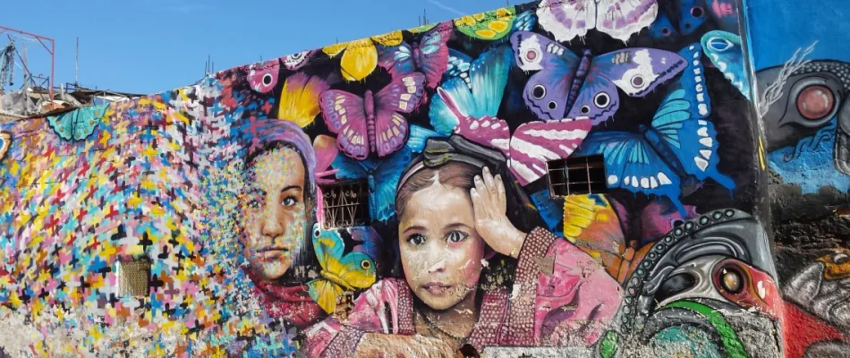 2026-03-07 nofilter-heyho2014-Casablanca-streetart-Woman.-Girl.-Butterflies.-Transformation.-foto-di-Kate-Bunker-da-Flickr.com_-1140x641