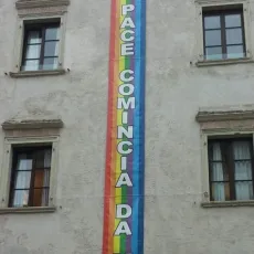 striscione-pace-comune-di-trento-2015