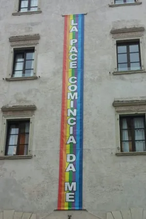 striscione-pace-comune-di-trento-2015