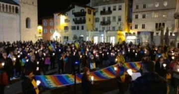 Manifestazione di Trento per il cessate il fuoco e la pace in Ucraina Manifestazione di Trento per il cessate il fuoco e la pace in Ucraina